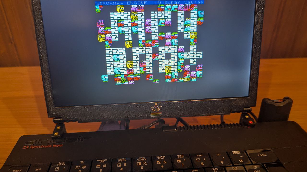 Demo Nirvana+ su ZX Spectrum Next collegato via VGA
