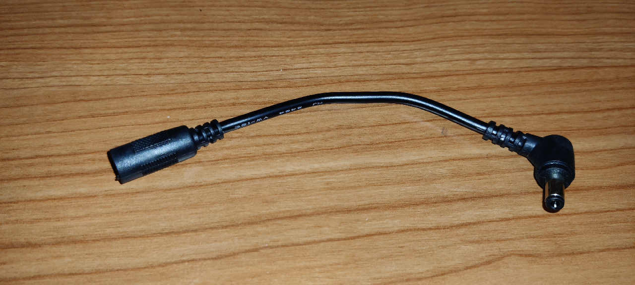 Cavo di alimentazione ZX Spectrum Next con polarità standard e spinotto angolare