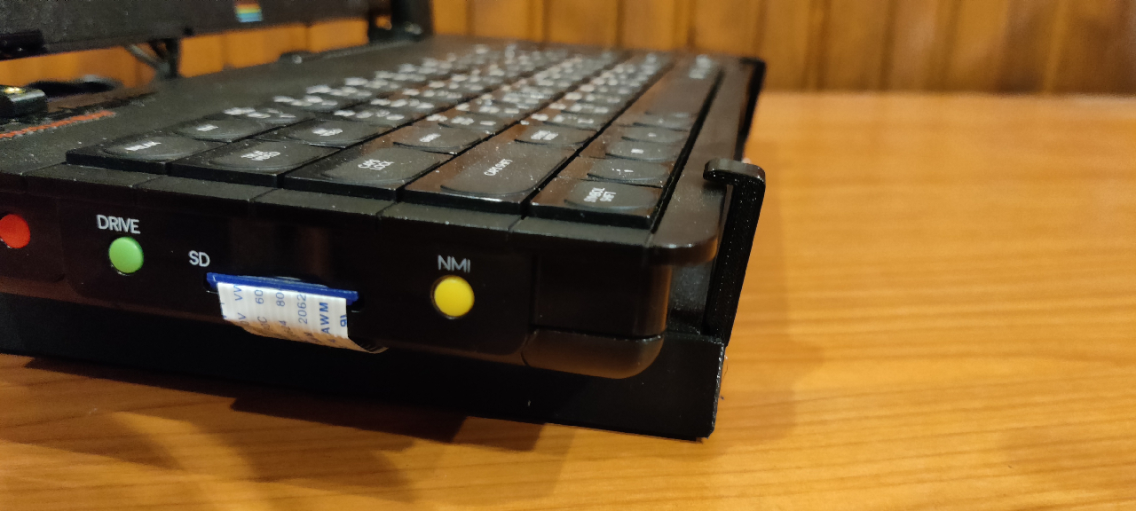 Staffa anteriore basculante in posizione chiusa