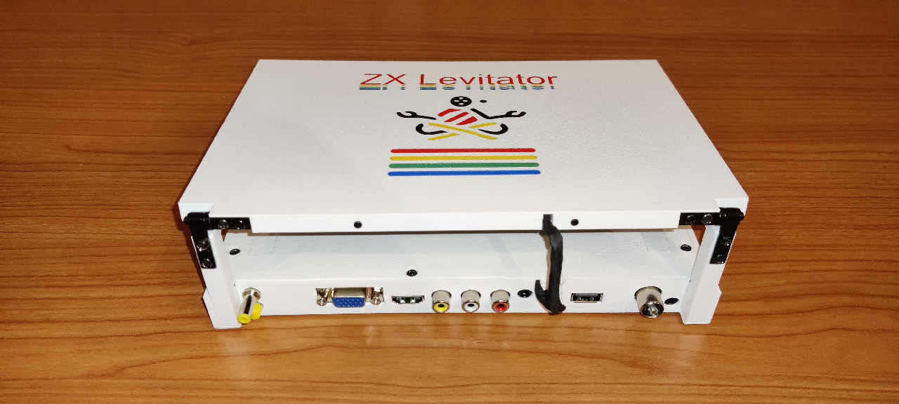 ZX Levitator White Edition pronto per The Spectrum White - Vista da dietro