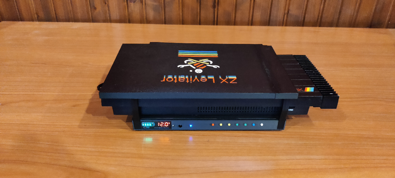 ZX Levitator con ZX Spectrum 128K - Vista frontale chiuso